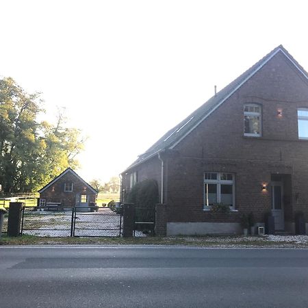 Ks Kotten Bed And Breakfast Рийс Екстериор снимка